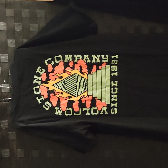 Volcom T-shirt size medium - Picture 1 of 4